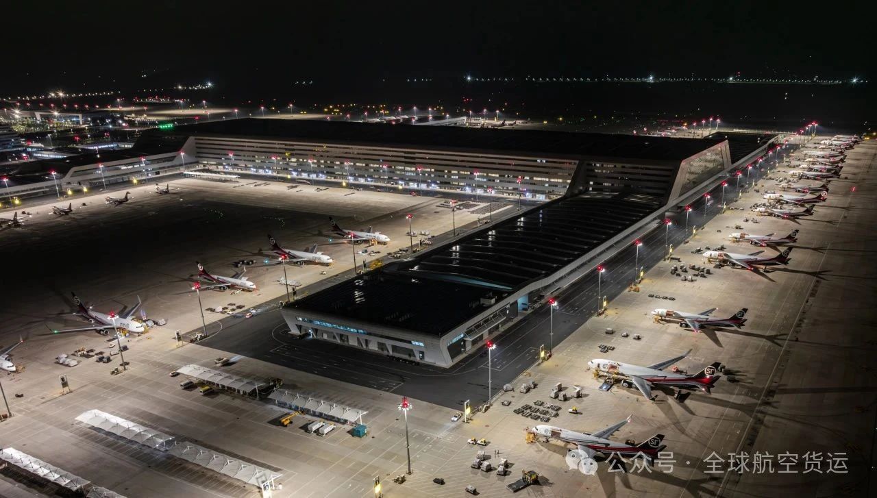 鄂州花湖机场货邮吞吐量突破120万吨 1 鄂州花湖机场货邮吞吐量突破120万吨