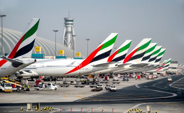 山洪暴发后迪拜货物中断